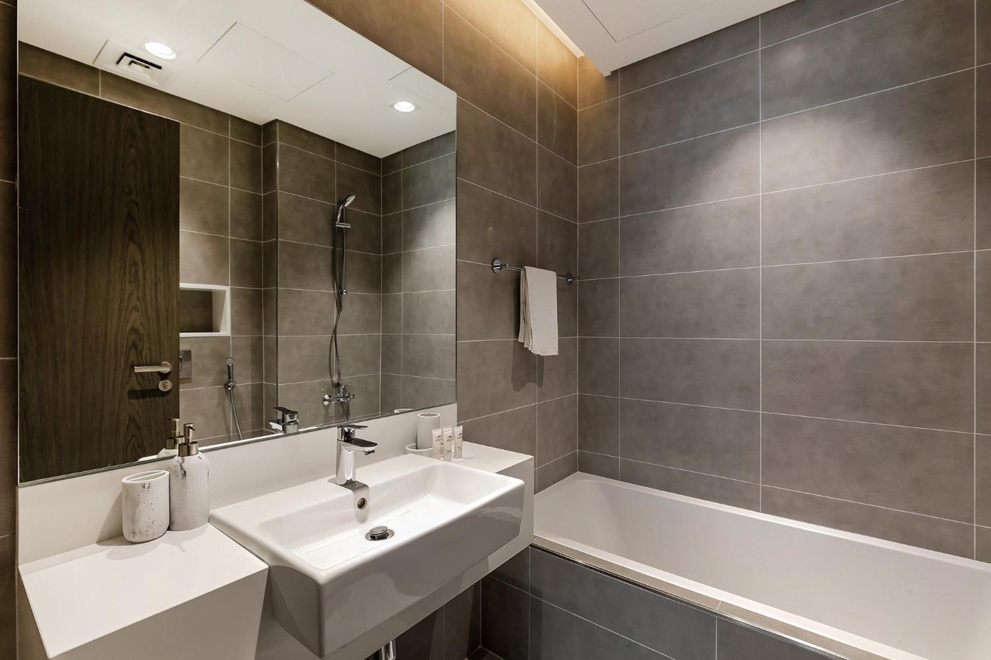 Beautiful 1br In Crystal Lagoon Apartment Dubai